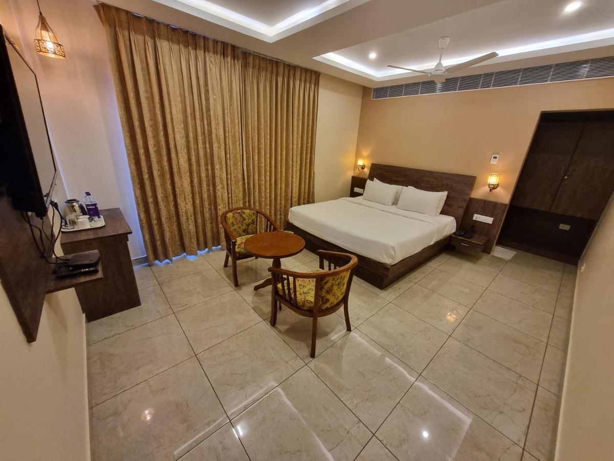 黎明之村 Plutus Residency酒店 外观 照片
